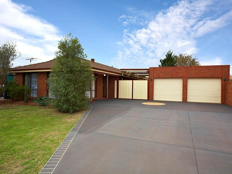 12 Paul Crt., Melton West VIC 3337