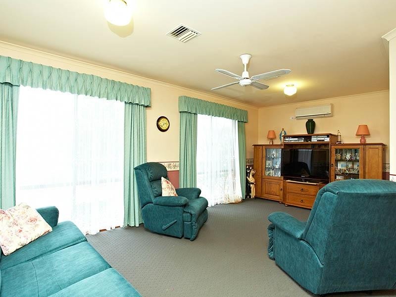 12 Paul Crt., Melton West VIC 3337