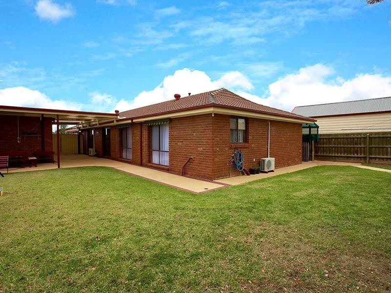 12 Paul Crt., Melton West VIC 3337
