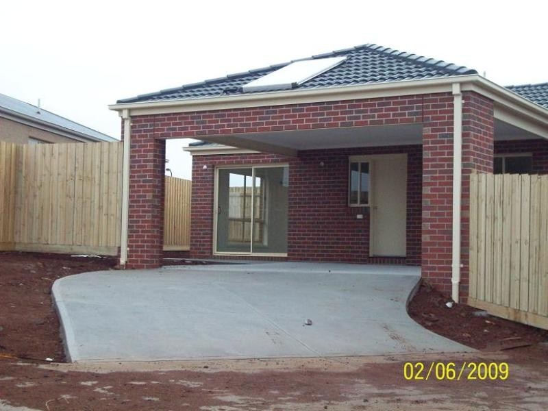 2 Petrea Place, Melton West VIC 3337