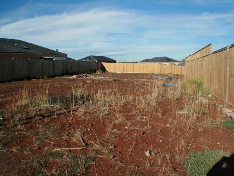 7 (Lot 102) Koonawarra Terrace, Melton West VIC 3337