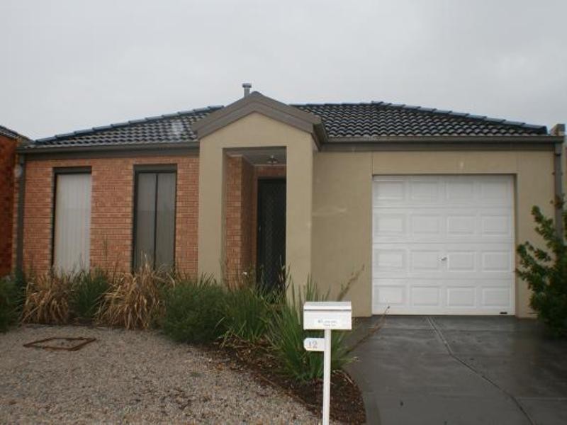 12 Erskine Way, Melton West VIC 3337