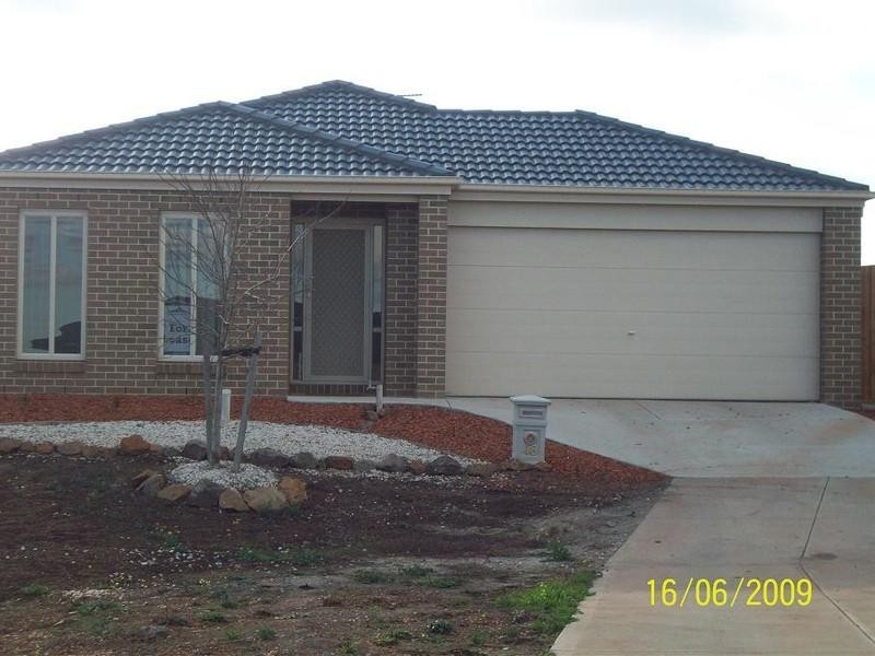 48 Roslyn Park Drive, Melton West VIC 3337