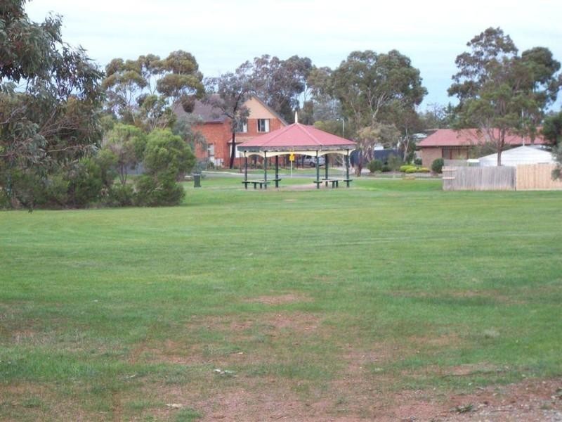 48 Christina Crescent, Kurunjang VIC 3337