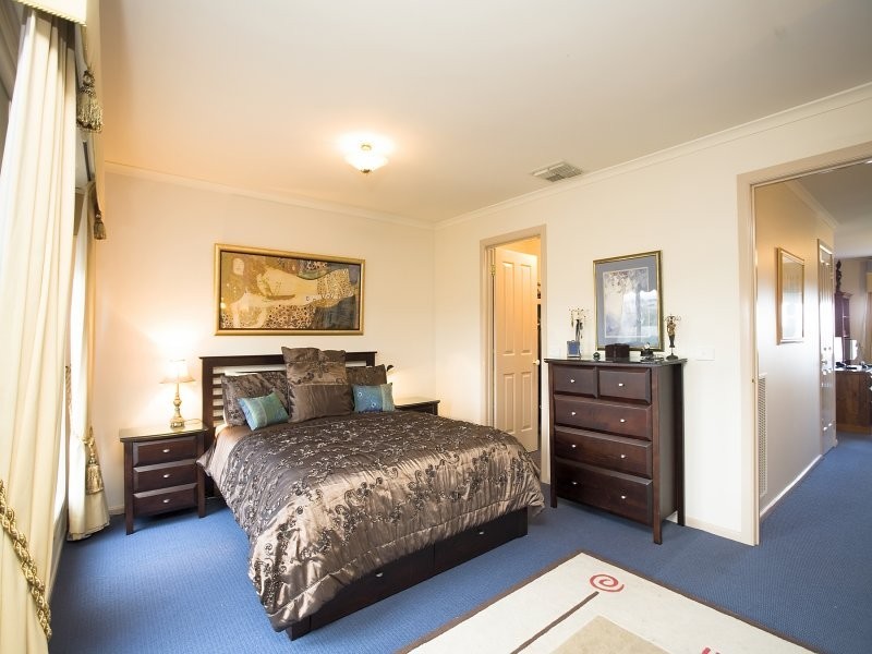 2 Billing Place, Melton VIC 3337