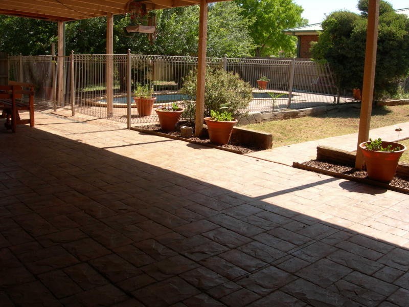 7 Cahill Drive, Brookfield VIC 3338