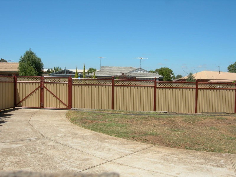 7 Cahill Drive, Brookfield VIC 3338