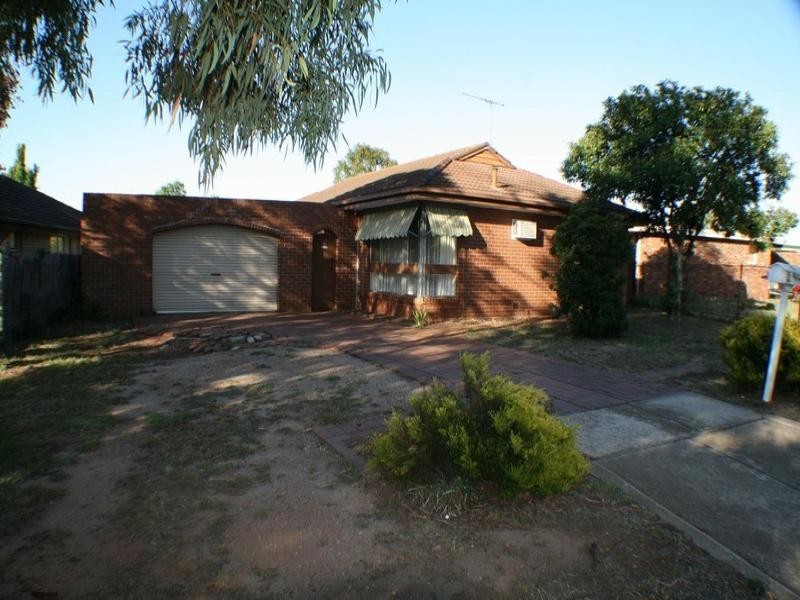 4 Ramona Place, Melton West VIC 3337