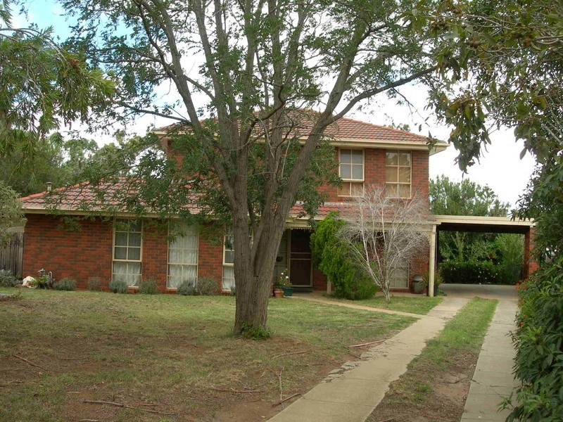 5 Odette Place, Melton West VIC 3337