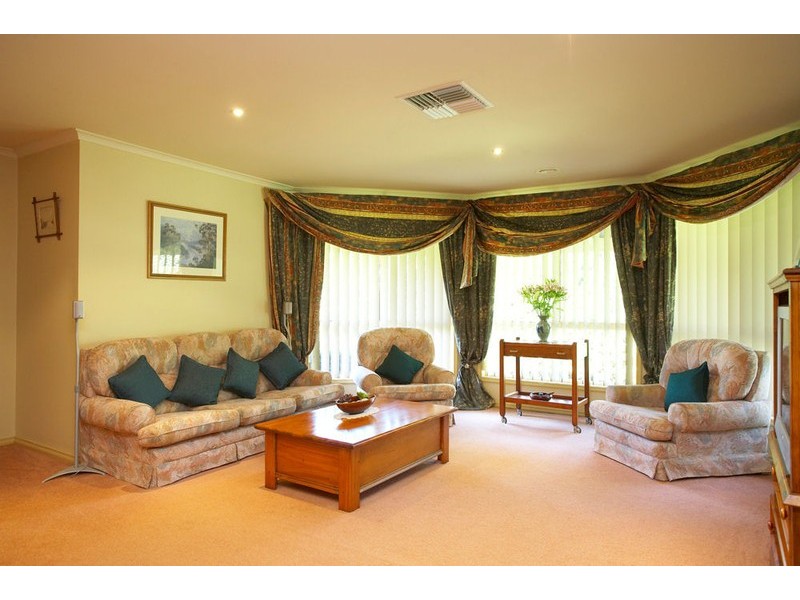 2 Gleneagles Drive, Melton VIC 3337