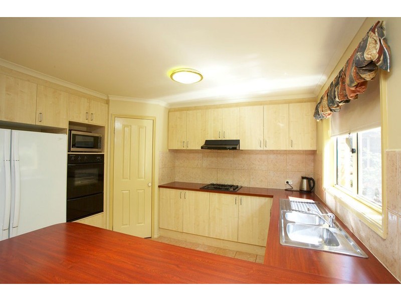 2 Gleneagles Drive, Melton VIC 3337