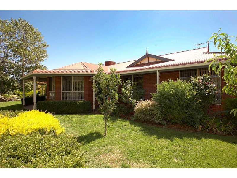 2 Gleneagles Drive, Melton VIC 3337