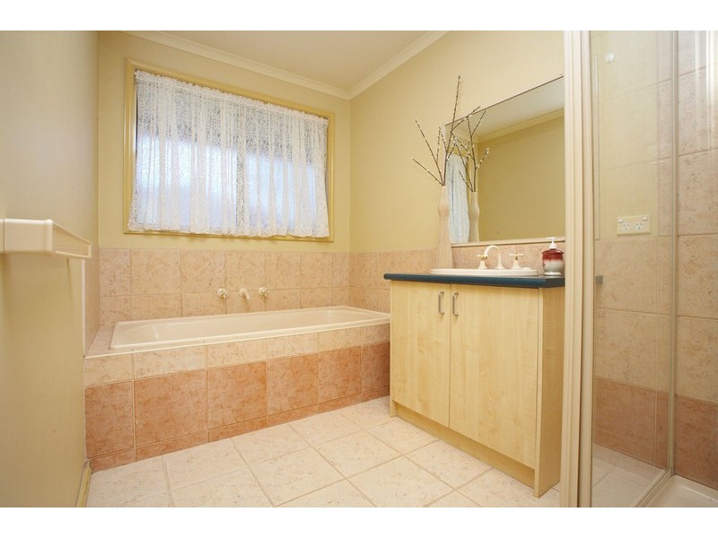 2 Gleneagles Drive, Melton VIC 3337