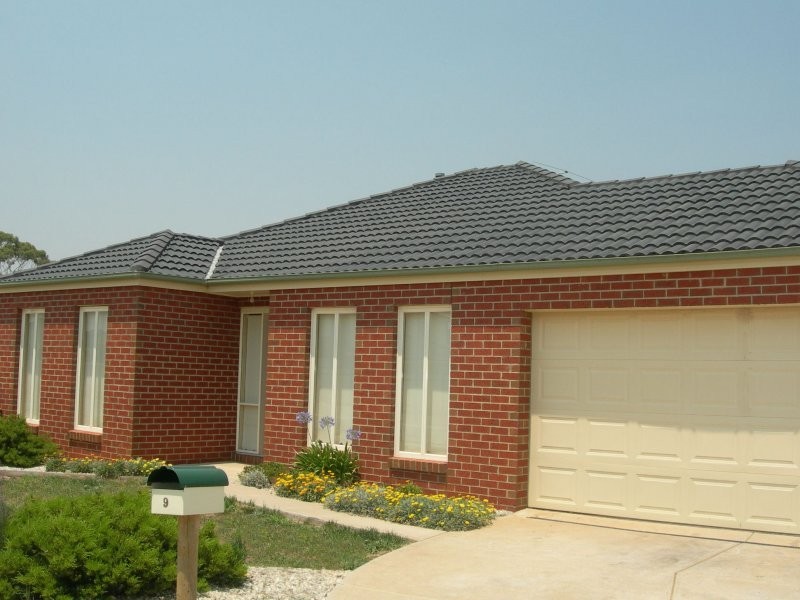 9 Hollydale Court, Melton VIC 3337