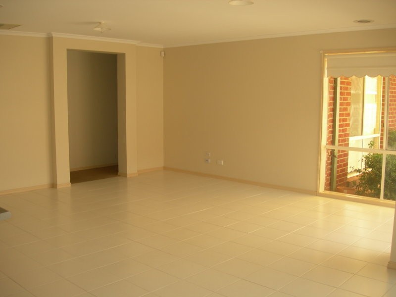 9 Hollydale Court, Melton VIC 3337