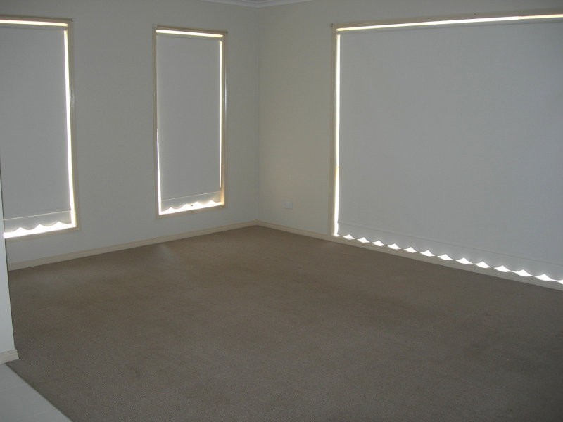 9 Hollydale Court, Melton VIC 3337