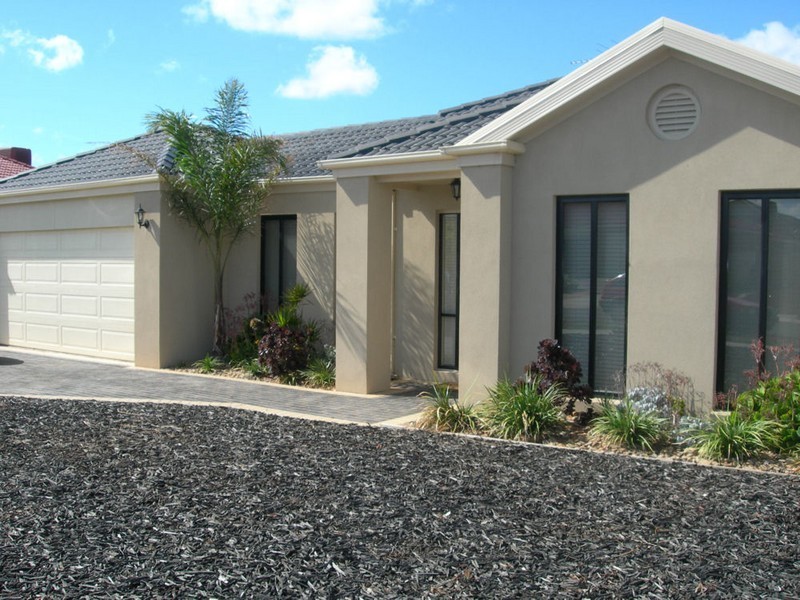 33 Meadowglen Drive, Melton VIC 3337