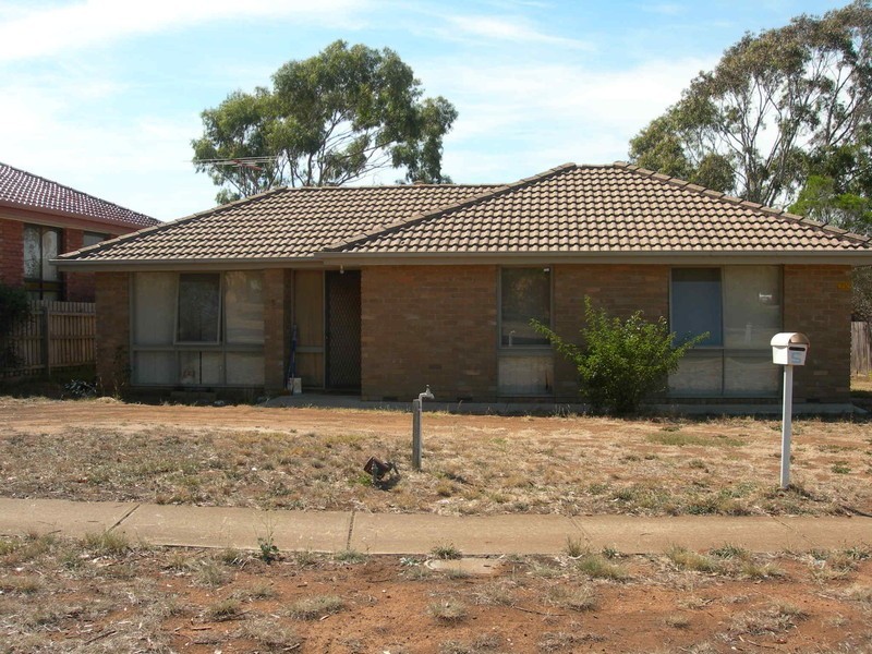 5 Tulloch Avenue, Melton VIC 3337