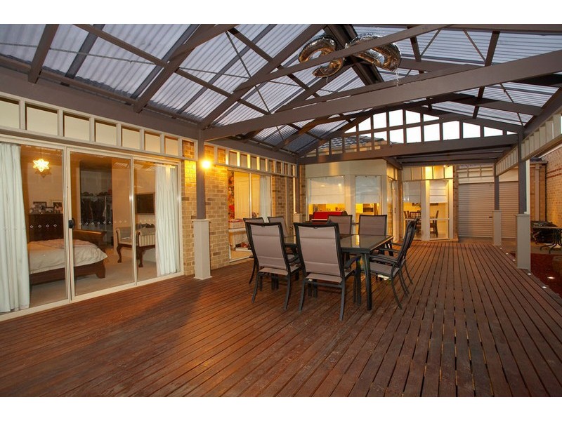 8 Viviannes Way, Darlingsford, Melton VIC 3337