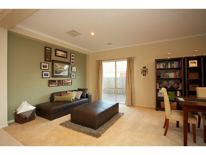 8 Viviannes Way, Darlingsford, Melton VIC 3337