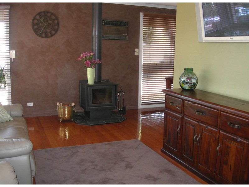 32 Gretel Grove, Melton VIC 3337