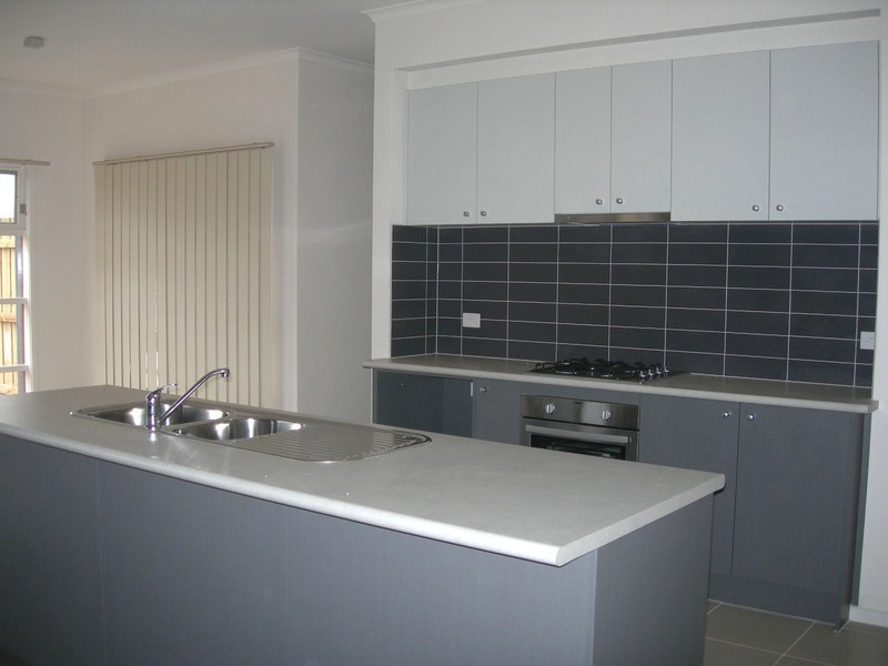 9 Sutton Grove, Woodgrove Walk, Melton VIC 3337