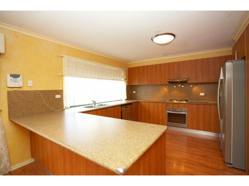 12 Todman Court, Melton VIC 3337