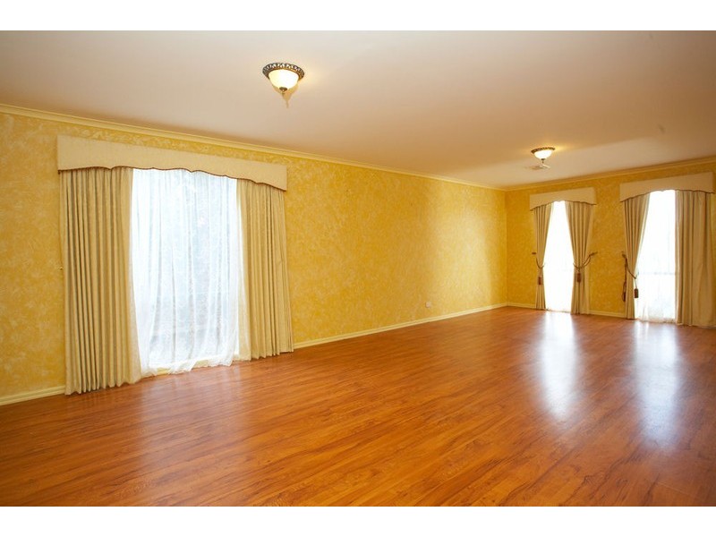 12 Todman Court, Melton VIC 3337