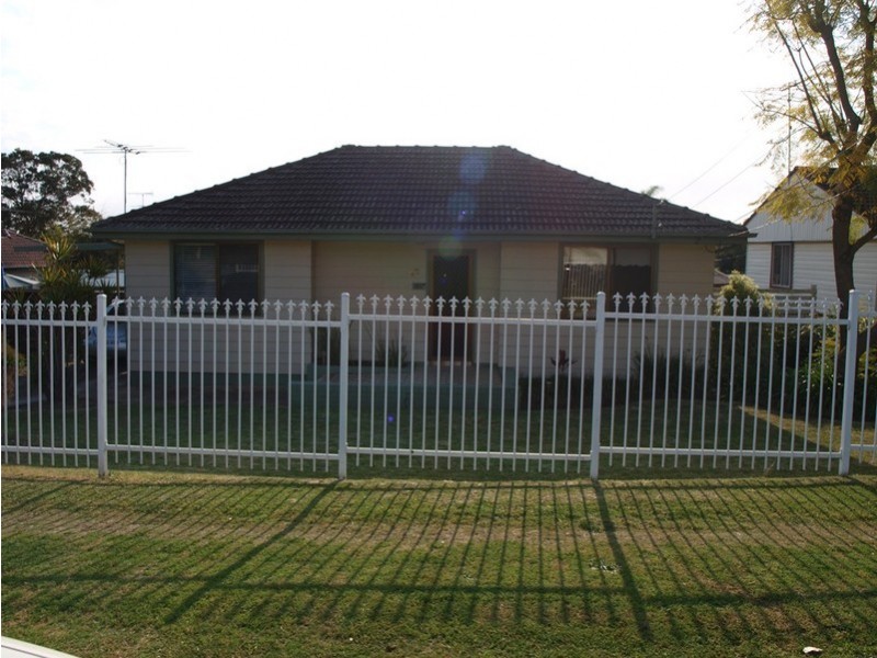 82 BUNGAREE Road, Toongabbie NSW 2146