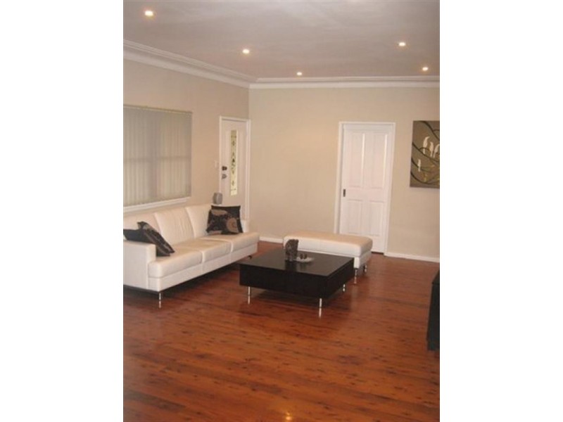 8 May Street, Constitution Hill NSW 2145