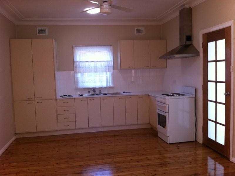 2 Glen Place, Pendle Hill NSW 2145