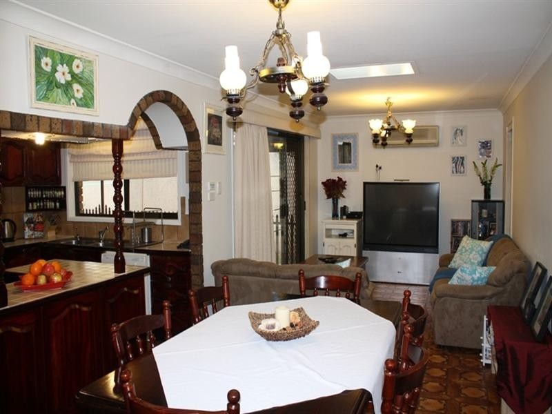 4 CASSIA Close, Bossley Park NSW 2176