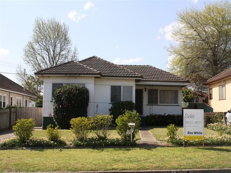 13 Bromfield Avenue, Toongabbie NSW 2146