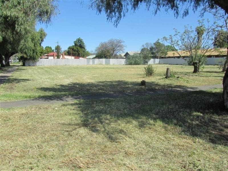 400-404 Poictiers, Deniliquin NSW 2710