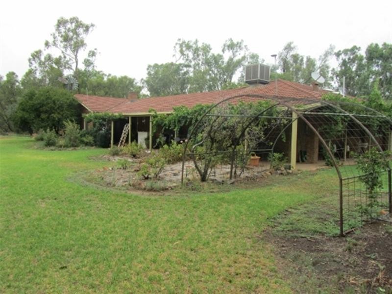 1 Brassi Road, Deniliquin NSW 2710