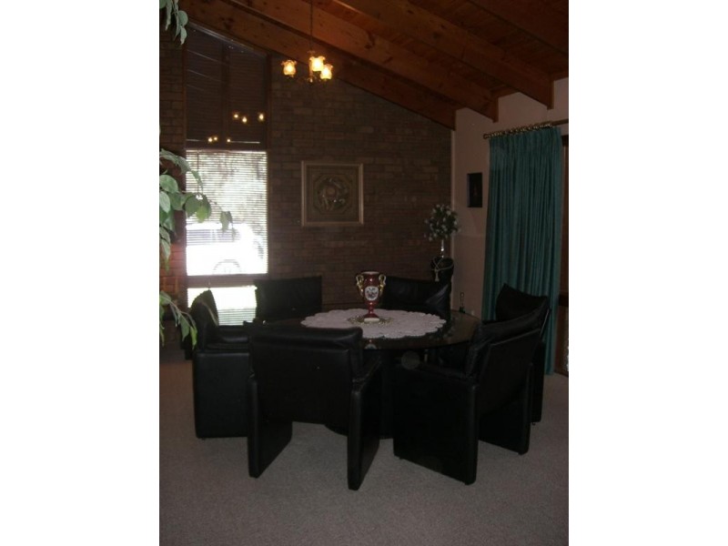 5 Blake Court, Deniliquin NSW 2710