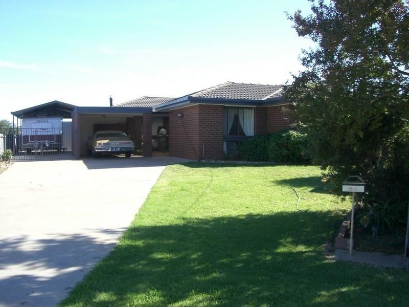 3 Adele Court, Deniliquin NSW 2710