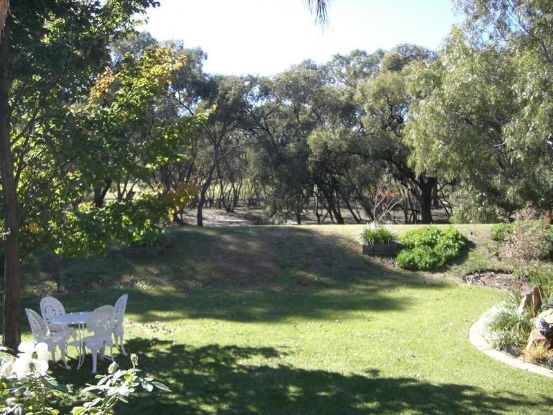 205 Burchfield Avenue, Deniliquin NSW 2710