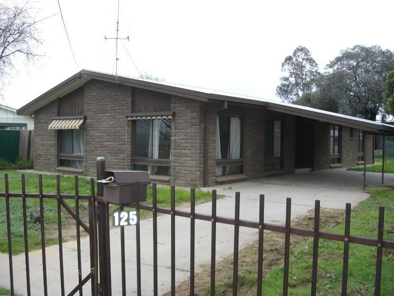 125 Fowler Street, Deniliquin NSW 2710