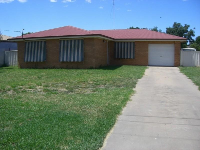 116 Burton Street, Deniliquin NSW 2710