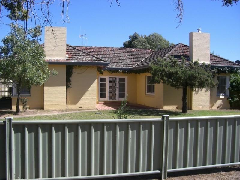 119 Junction Street, Deniliquin NSW 2710