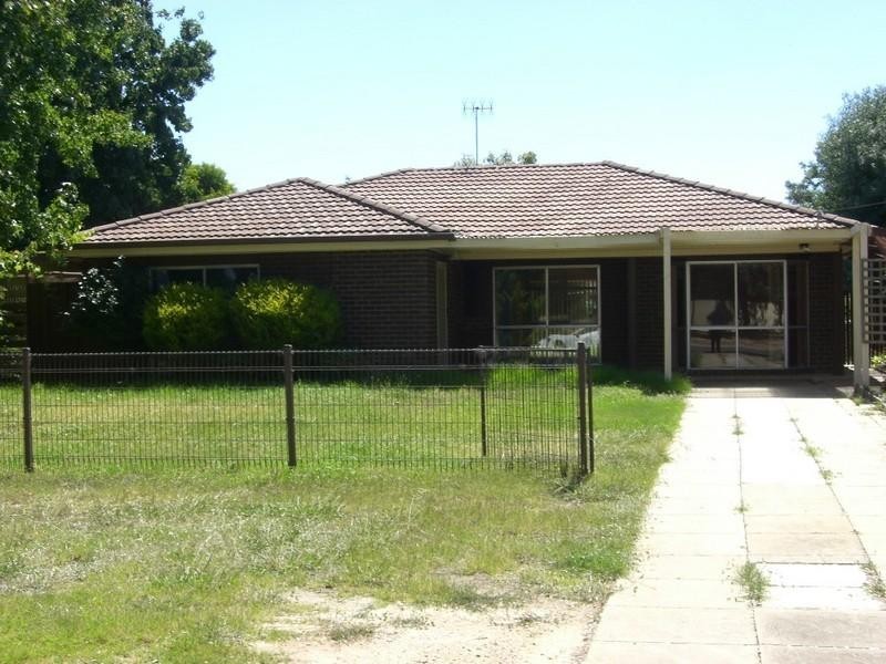 127 Hughes Street, Deniliquin NSW 2710