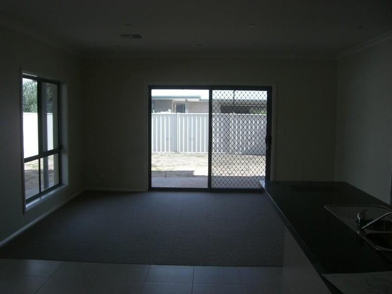 358 Sloane Street, Deniliquin NSW 2710