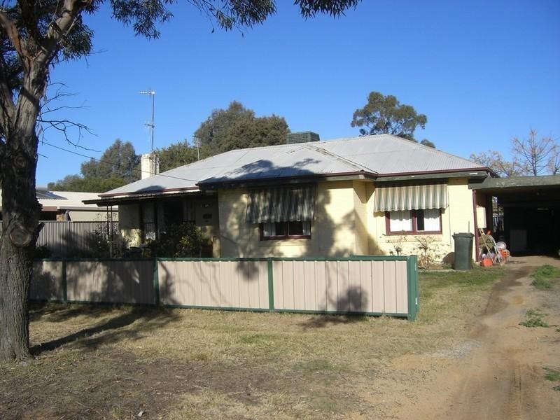 416 Wood Street, Deniliquin NSW 2710