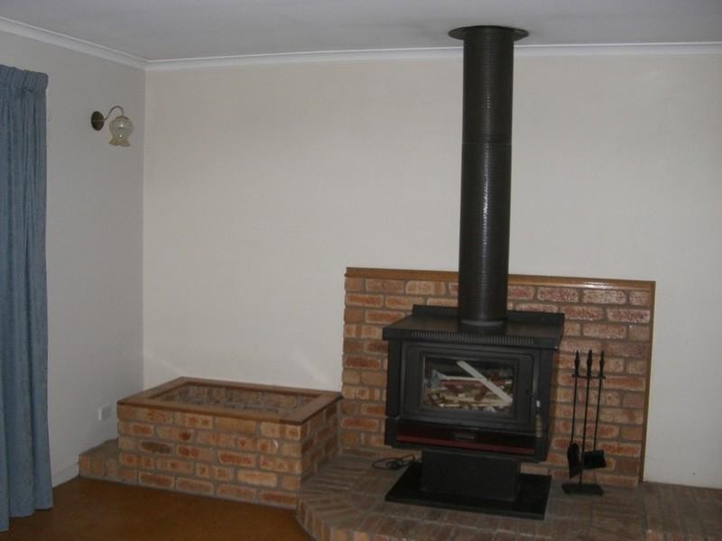 77 Macauley Street, Deniliquin NSW 2710