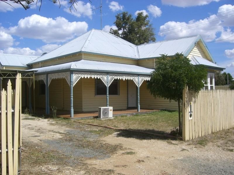 86 Crispe Street, Deniliquin NSW 2710