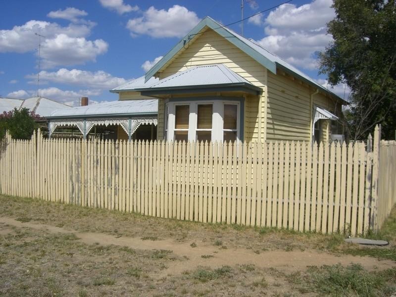 86 Crispe Street, Deniliquin NSW 2710