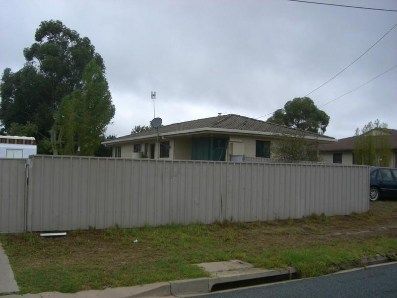 6 Ballantyne Crescent, Deniliquin NSW 2710