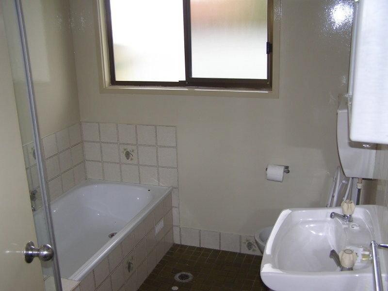 6 Ballantyne Crescent, Deniliquin NSW 2710