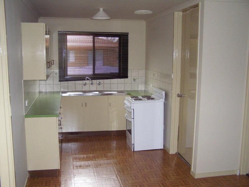 6 Ballantyne Crescent, Deniliquin NSW 2710